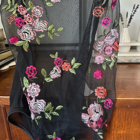 Flower sheer bodysuit - Picture 3 of 4